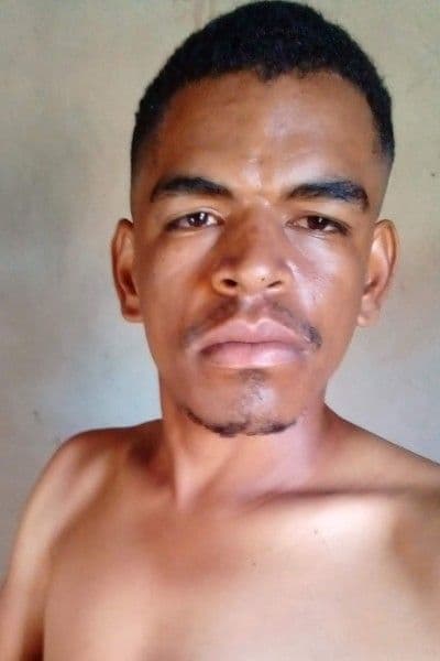 Ativo moreno magrinho
